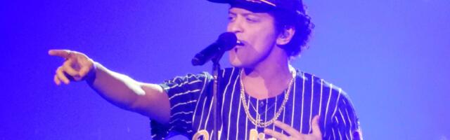Bruno Mars keeps the rumors of his $50 million gambling debt alive with fresh joke