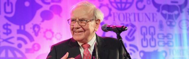 The internet is in awe of Warren Buffett's perfectly timed cash-out