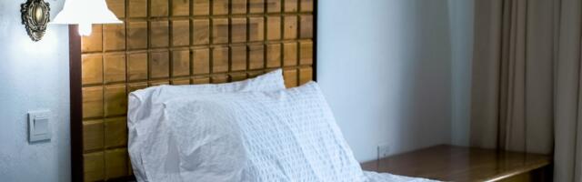 Nobody talks about why people in their late 40s suddenly start sleeping better in hotels than at home, and it isn’t the mattress or the blackout curtains, it’s that hotel rooms have no unfinished tasks looking at them