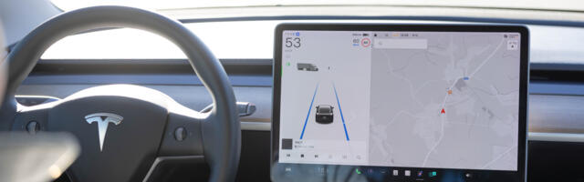 Tesla in autopilot crashed into Texas home, killing one