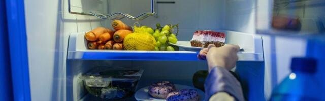 Your Late Night Snacking Isn’t Doing Your Gut Any Favors, Study Finds