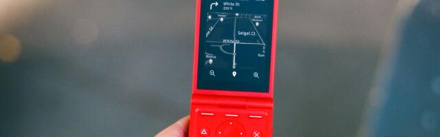 The Light Flip Is the Stylish Dumb Flip Phone of Your Dreams