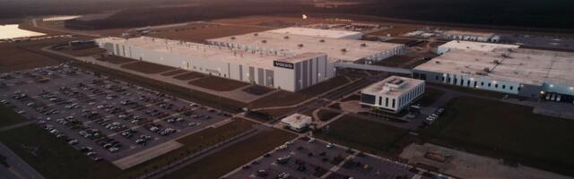 Volvo promises software improvements for buggy EX90 SUV