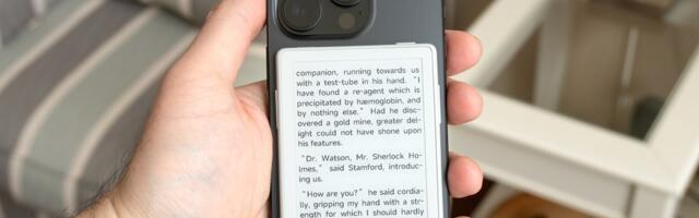 This even smaller credit card-sized e-reader has one tragic flaw