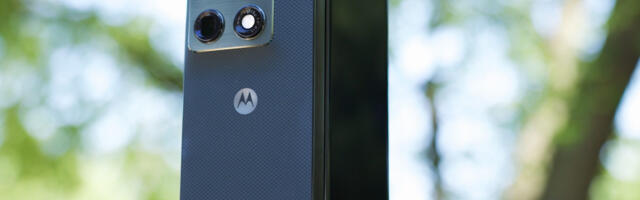 This is the first Motorola phone to support AirDrop via Quick Share