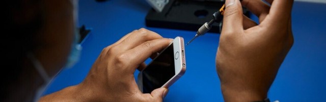 Apple is making it easier to get your iPhone fixed at a repair shop near you