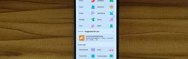 I wish the Play Store copies this time-saving feature for large game updates