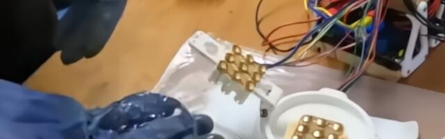 Simple hydrogel 'brain' demonstrated playing Pong — it learned and improved over time