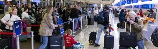 Thanksgiving air travel: Track flight statuses, delays, and cancellation trends online