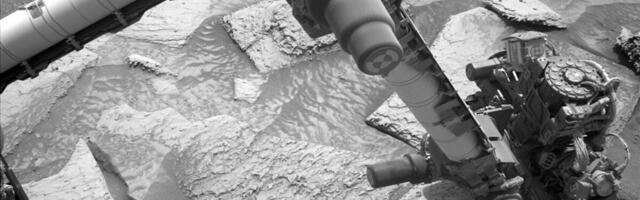 Watch NASA’s Curiosity Rover Struggle to Break Loose From a Rock on Mars