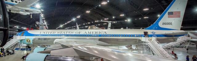 I toured the Air Force One plane that carried 8 presidents and brought home JFK's body from Dallas. See inside.