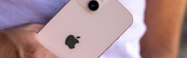 Report: China bans iPhone use by government officials