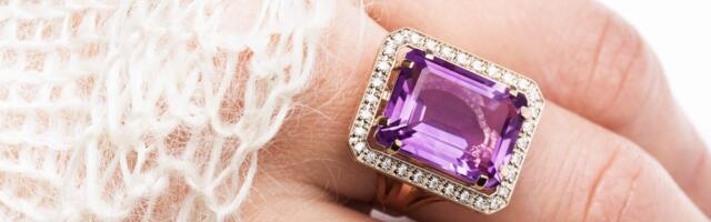5 jewelry trends that are in this summer and 3 that are out, according to jewelers and stylists