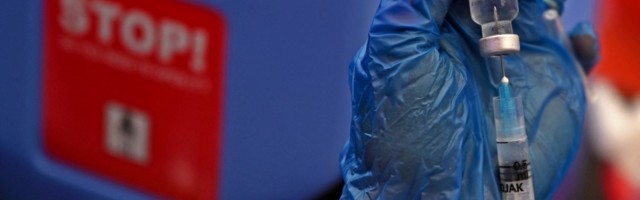 Race for jabs in India’s vaccination drive exposes digital divide