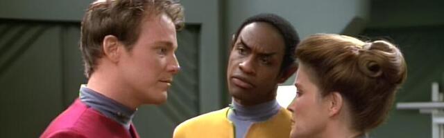 Voyager‘s First Riff on the Star Trek Trial Episode Is a Weird Experiment