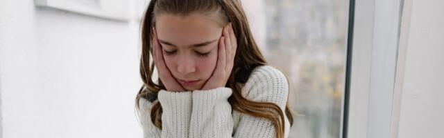 6 habits people develop when they grew up never knowing which version of their parent they’d encounter when they walked through the door