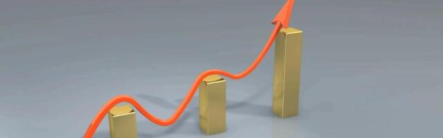 Bitcoin's price trades above its 50-day average as bullish move gathers pace