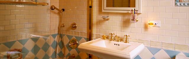 Interior designers share 5 bathroom trends that'll be huge next year and 3 that will be out