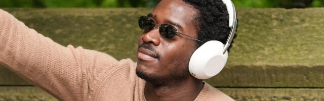 A celebrity just revealed Sony’s super premium 1000X headphones as a fashion flex