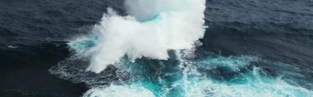 Australian Surf Crew Captures a Real-Life Ocean ‘Glitch’ That Repeats