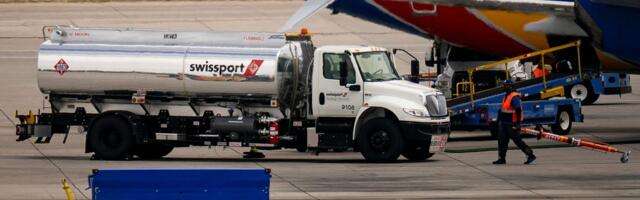 This is how much airlines pay to fuel passenger jets as oil tops $100 a barrel — and what it means for ticket prices