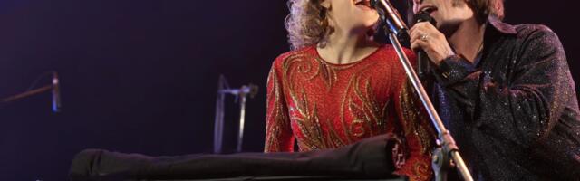 Song Sung Blue review: Hugh Jackman and Kate Hudson face love and loss in Neil Diamond tribute-band drama Song Sung Blue review: Hugh Jackman and Kate Hudson face love and loss in Neil Diamond tribute-band drama