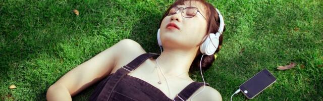 Your daily music routine could help ease anxiety, science suggests