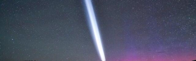 Strange, Dazzling White Streak Photobombs Rare Auroras Over the U.S.