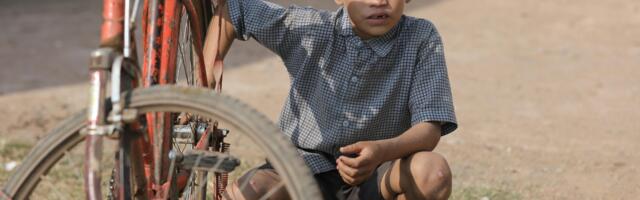 Psychology explains people who grew up in the 1960s aren’t just tougher — they developed a specific kind of resilience that comes from being raised in an era when emotional comfort wasn’t considered a basic right