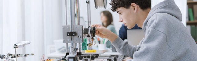 5 Cool 3D Prints That Organize Your Desk Clutter