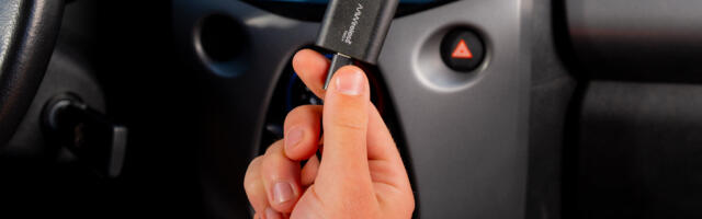 This dongle brings wireless Android Auto and Apple CarPlay to your car