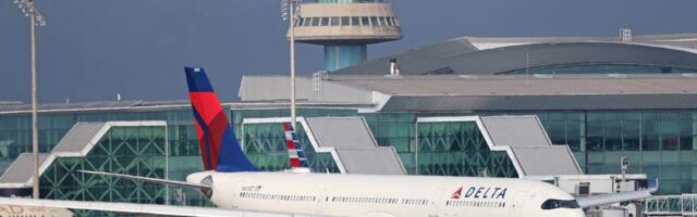 2 Delta planes collided while taxiing on the runway at LaGuardia