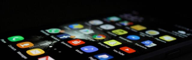 Scientists are teaching OLED screens how to shine smarter