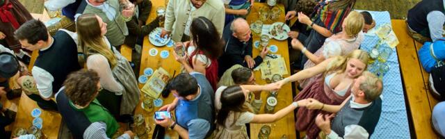 Gen Z is bringing back one of the most divisive dining trends of the 2010s