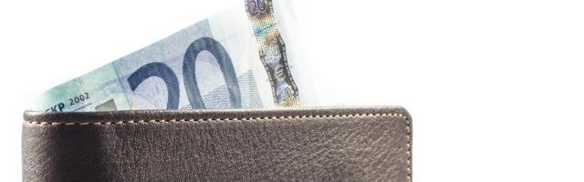 50% of People Carry No More Than €20 Cash in Their Wallet