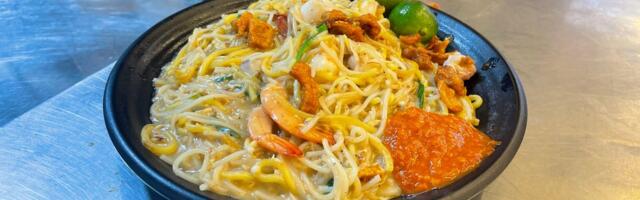 After a back injury and a year of unemployment, this Gen Zer went all in on his dream: selling prawn noodles for $5 a bowl in Singapore
