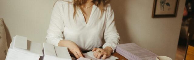 These Gen Z artists cracked the code to getting a stable paycheck: snail mail clubs