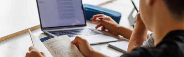 Learning With AI Falls Short Compared to Old-Fashioned Web Search