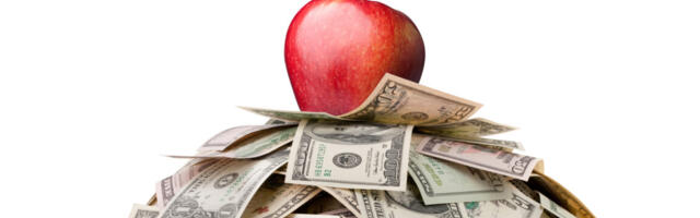 Apple must face suit over alleged policy of underpaying female workers