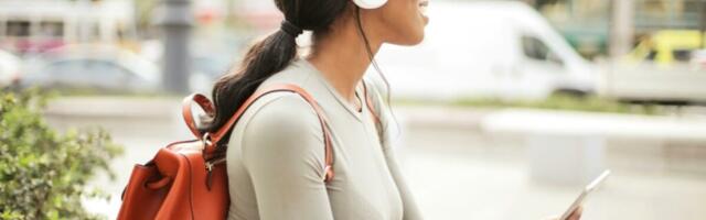 Make your commute count with these 15-minute nonfiction book summaries