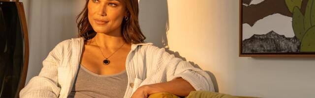 This New Smart UV-Detecting Necklace Aims to Protect You From Sun Damage
