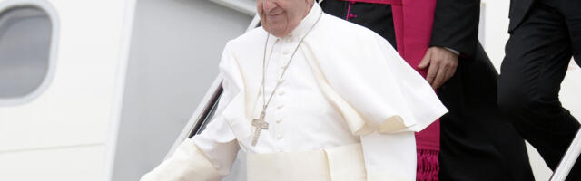 No, The Pope Does Not Have A Private Jet - Here's How He Flies