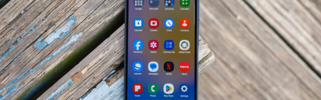 All I want from Samsung’s One UI 7.0 is a vertical app drawer list