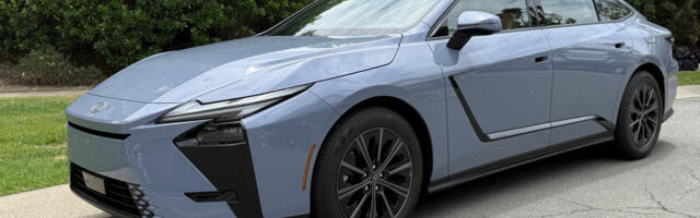 EV Or Hybrid, The 2026 Lexus ES Picks Comfort Over Driving Fun