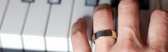 I Wore the Oura Ring 5 for a Month and My Wedding Band is Jealous