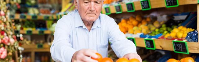 9 things people over 65 do at the grocery store that drive younger shoppers crazy but actually make sense
