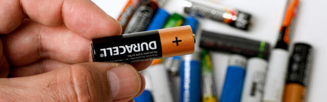 4 Gadgets Powered By A Single AA Battery