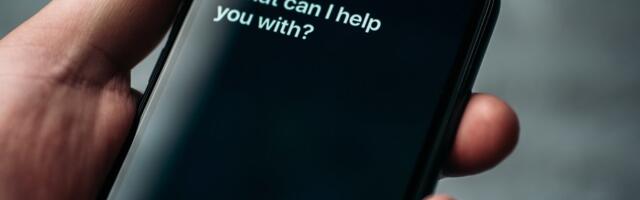 Apple weighs using Anthropic or OpenAI to power Siri in major reversal