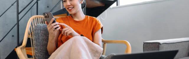 Psychology says people who prefer texting to calling display these 9 rare personality strengths