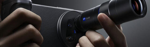 The vivo X200 Ultra is here with a bonkers external 8.6x lens, 35mm main camera